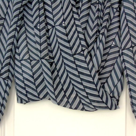 H&M Grey and Black Long Sleeve Patterned Blouse US size 6 - Picture 4 of 10